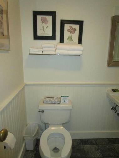 Shea's Riverside Inn & Motel