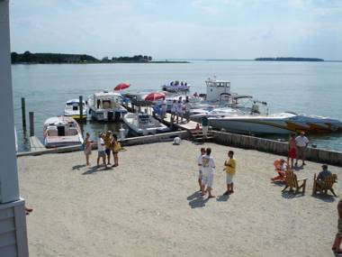 Lowes Wharf Marina Inn