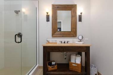 The Dundee - A Trace Hotel