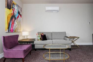 The Dundee - A Trace Hotel