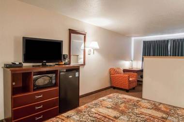 Bridgeway Inn & Suites