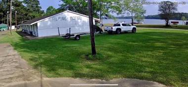 Motel roomWifiSandy BeachBoat RampPier and MarinaBath House with Laundromat