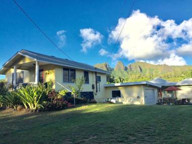 Hibiscus Hula Beach Cottage Steps to Beach Anahola Bay