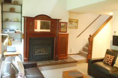 Snowater Condo #57 - 2-Story Condo Sleeps 6!