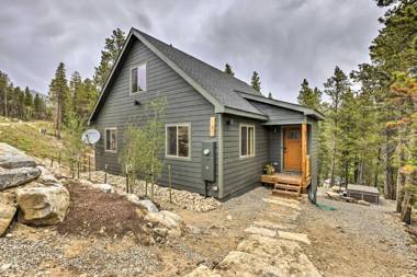 Pet-Friendly Alma Cabin with Deck and Hot Tub!