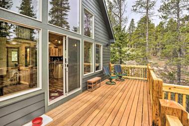 Pet-Friendly Alma Cabin with Deck and Hot Tub!