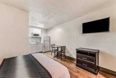 HomeTowne by Red Roof Studios Cincinnati - Sharonville