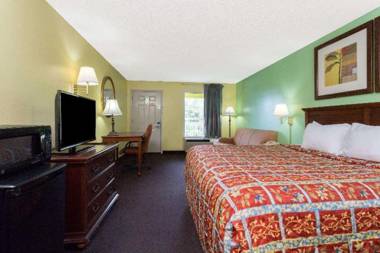 Days Inn by Wyndham Lamont/Monticello