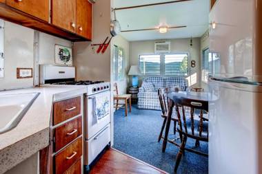 Kamp Koby - Lake Front camp on Lake Hortonia