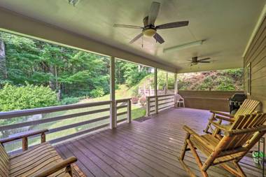 Luxe Wolfe Creek Cabin Less Than 6 Mi to Waterfalls Park