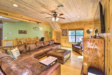 Luxe Wolfe Creek Cabin Less Than 6 Mi to Waterfalls Park