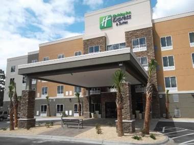 Holiday Inn Express & Suites Southport - Oak Island Area an IHG Hotel