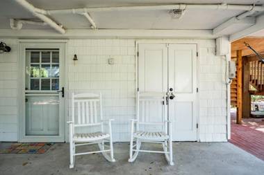 A Writer's Island Cottage by Oak Island Accommodations