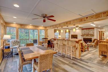 Gingercake Mtn Cottage Wood Burning Fireplace