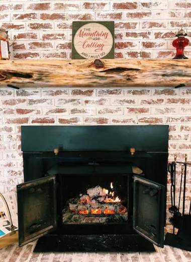Gingercake Mtn Cottage Wood Burning Fireplace