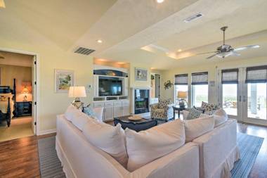 Spacious Port Bolivar Beachfront Retreat!