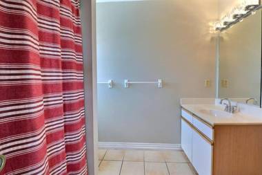 3043 - Sleep Inn With The Fishes