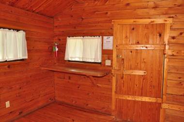 Fremont Jellystone Park Loft Cabin 1