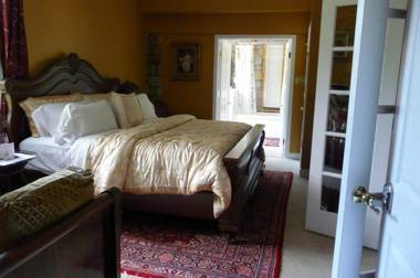 Stone Manor Boutique Inn