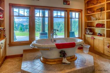 The Lodge at Trout Creek Bed and Breakfast
