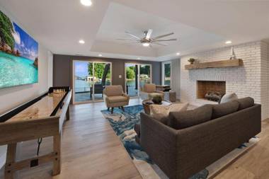 Lakeshore Adrift by Stay Lake Norman