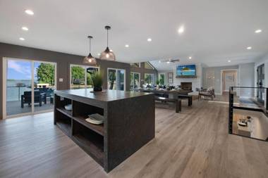 Lakeshore Adrift by Stay Lake Norman