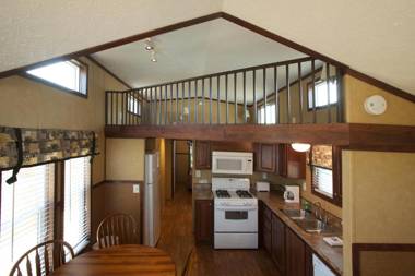 Arrowhead Camping Resort Cottage 11