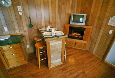 Arrowhead Camping Resort Deluxe Cabin 14