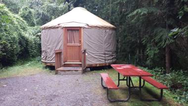 Mount Vernon Camping Resort 16 ft. Yurt 6