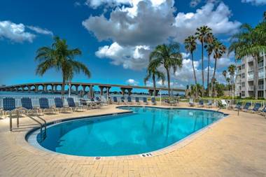 Bahia Vista 9-521 2 Bedrooms Heated Pool Spa Sleeps 4 Near Beach
