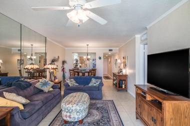 Bahia Vista 9-521 2 Bedrooms Heated Pool Spa Sleeps 4 Near Beach