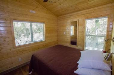 Oakzanita Springs Camping Resort Cottage 4