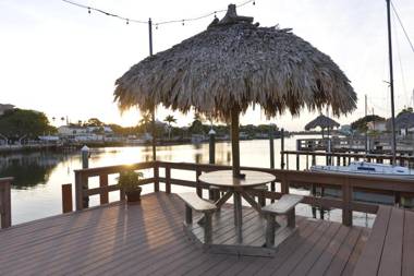 Bay Palms Waterfront Resort - Hotel and Marina