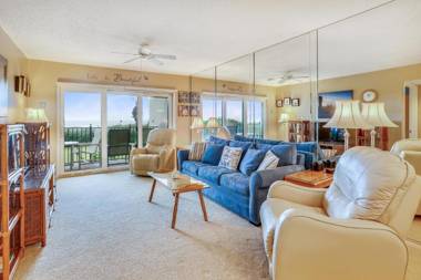 Land's End 204 building 7- Beachfront Condo Beautiful Gulf Views