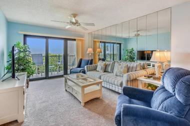 Land's End 202 building 9 Beachfront Views with Private Balcony
