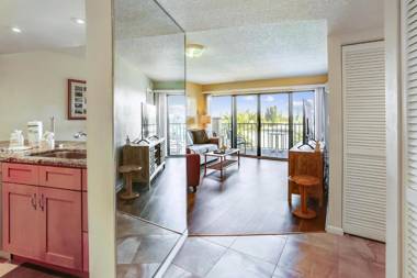 Land's End 404 building 1 Top Floor Many Updates Amazing View!