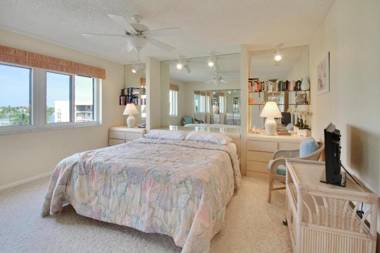 Land's End 406 building 7 Beachfront with PRIVATE Balcony!