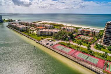 Land's End 304 building 10 Updated Beachfront Coastal Condo!