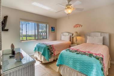 Land's End 201 building 10 Gorgeous updated beach front condo!