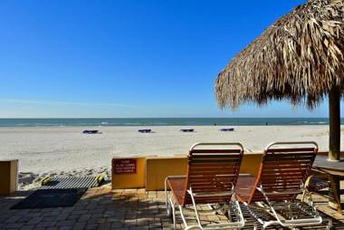Villa Madeira 306 Beach front stunning view! Walk to everything
