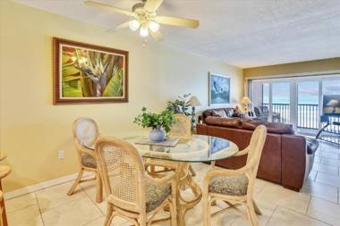 Villa Madeira 202 Beautiful updates breathtaking view!