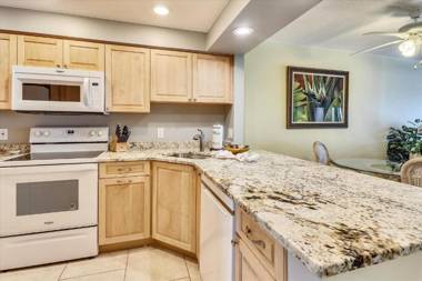Villa Madeira 202 Beautiful updates breathtaking view!