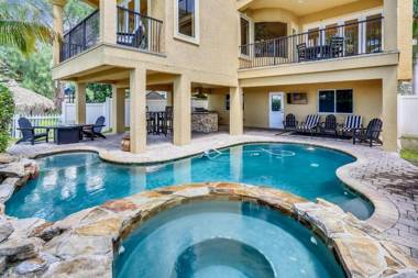 Hidden Treasure - Beach front pool-spa