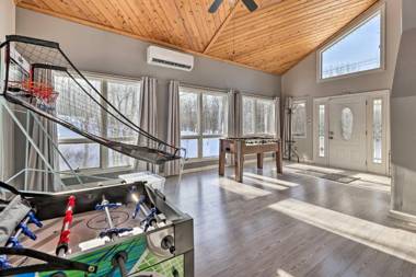 Spacious Poconos Retreat with Deck and Hot Tub!