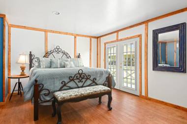 Coyote Station Lodging