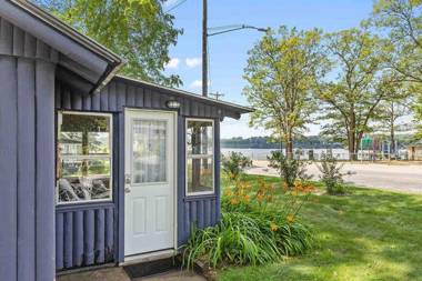 Quaint cabin near many attractions w/ private dock
