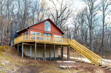 Huge Deck Private Lake&Beach WiFi at Loft Cabin!