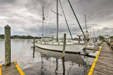 Carrabelle Home Near River White-Sand Beach and DT!