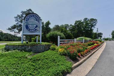 Grey's Point Camp Cottage 7