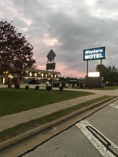 WESTERN MOTEL